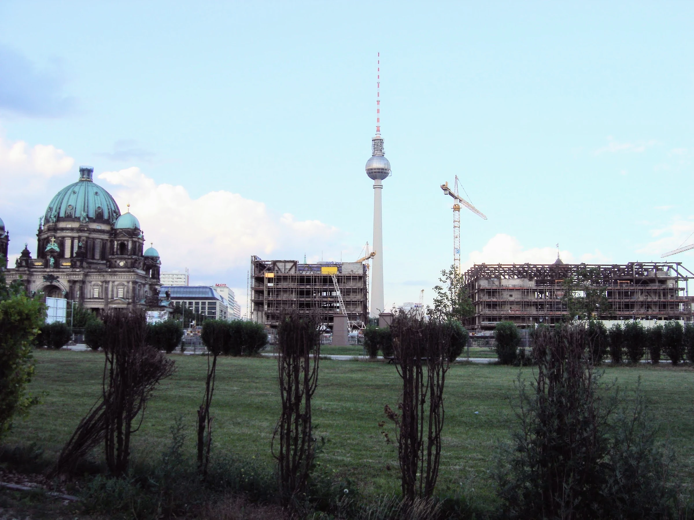 Palast der Republik partway through dismantling, seen from Schinkelplatz on 16 June 2007.