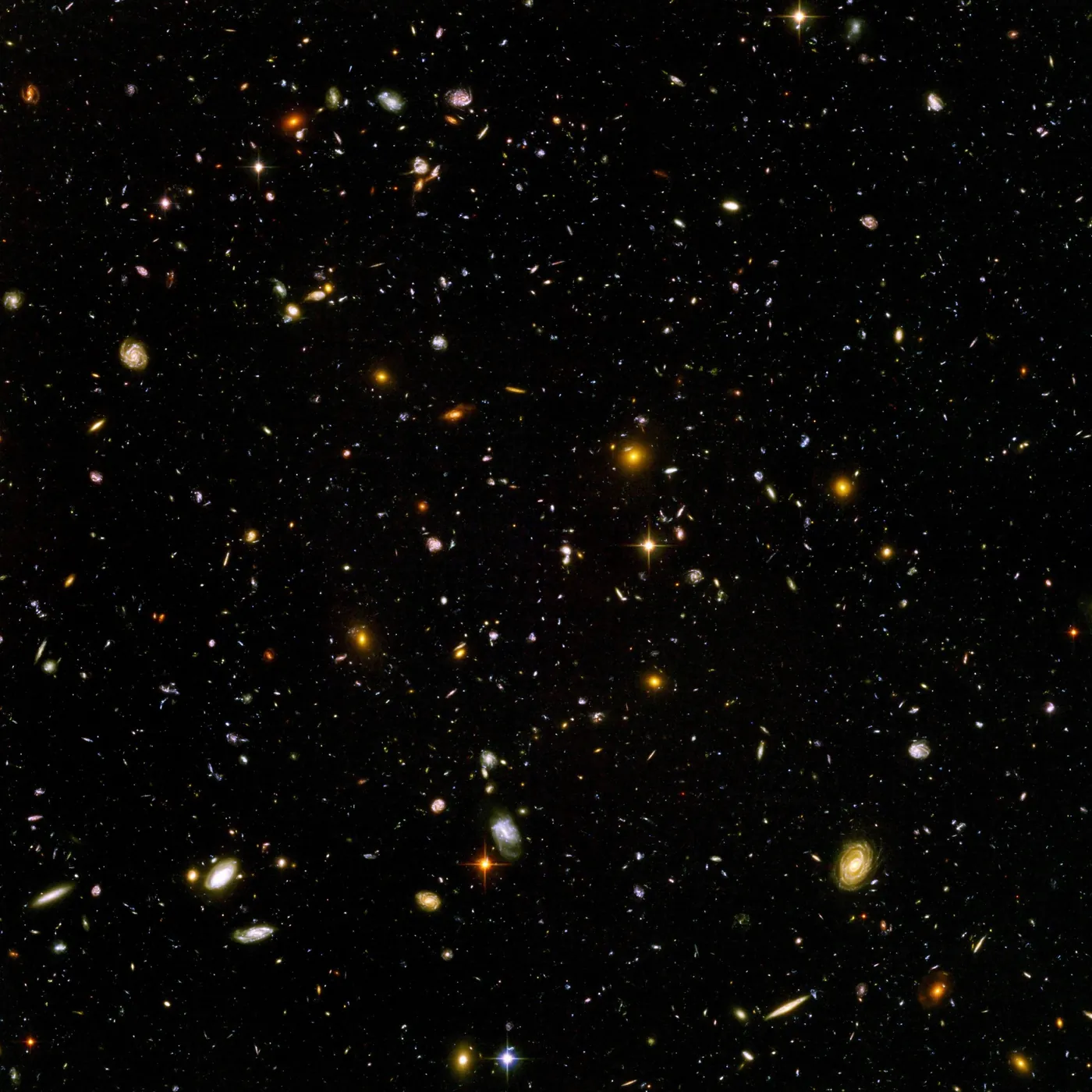 Hubble Ultra Deep Field: o bucată de cer cu latura cât o zecime din diametrul Lunii pline conține circa 10.000 de galaxii. Chiar și aici, fundalul rămâne negru.
