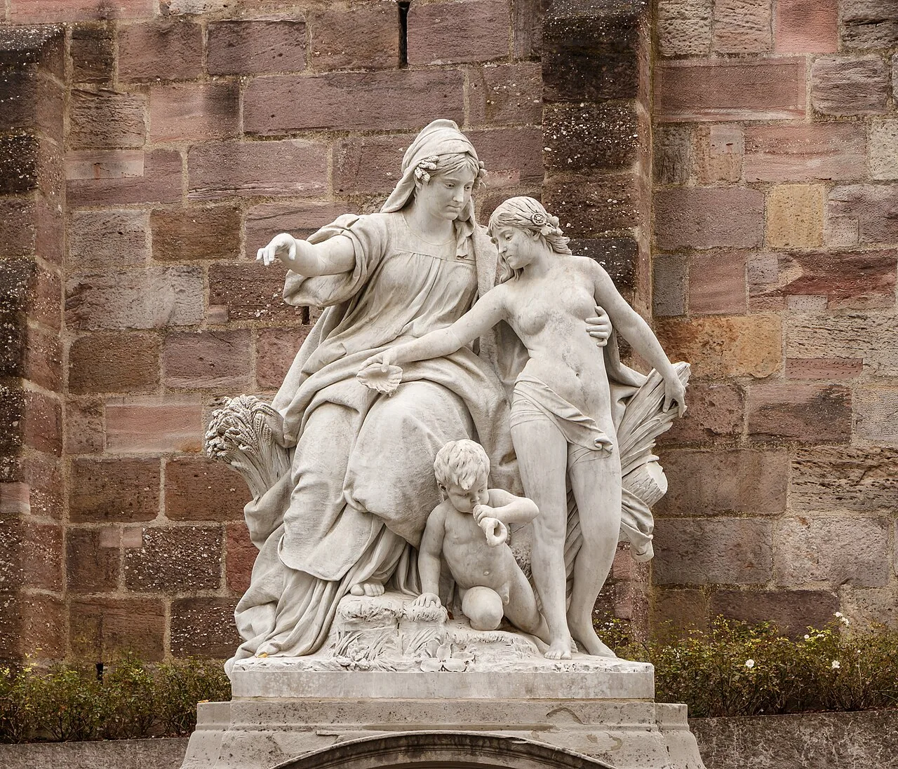 Fântâna rotundă din parcul palatului de la Donaueschingen, cu statuia care arată Dunării tinere drumul