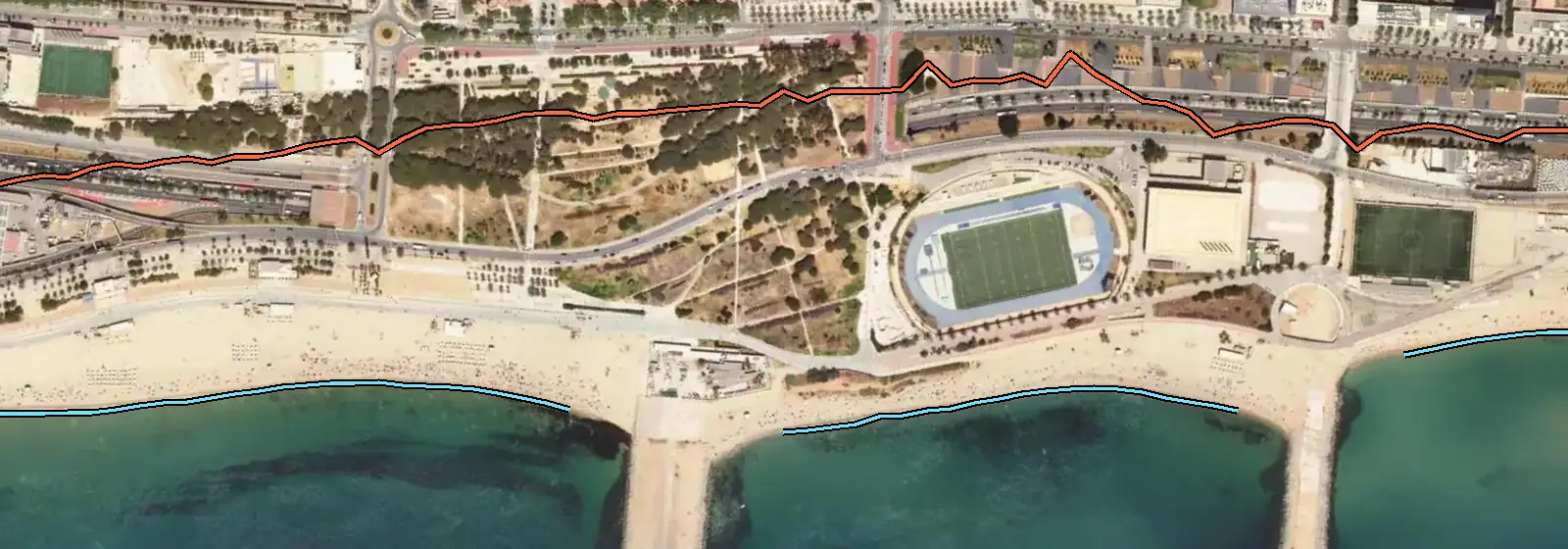 The Poblenou beaches photographed from the air in 2025; the red line is the water's edge in 1957, running through the promenade and parks