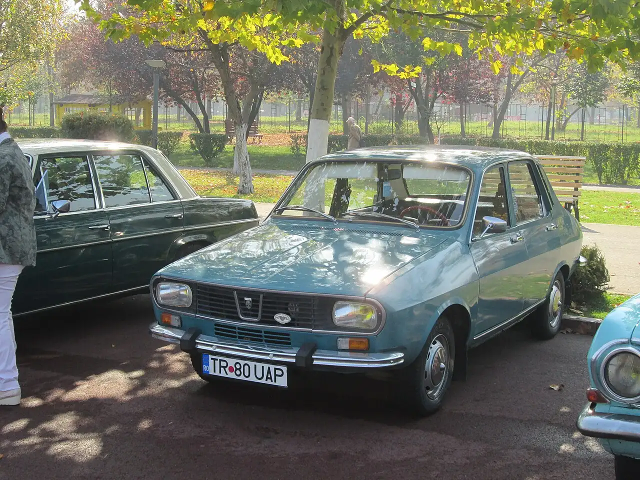 O Dacie 1300 din 1980, fotografiată din față, trei sferturi