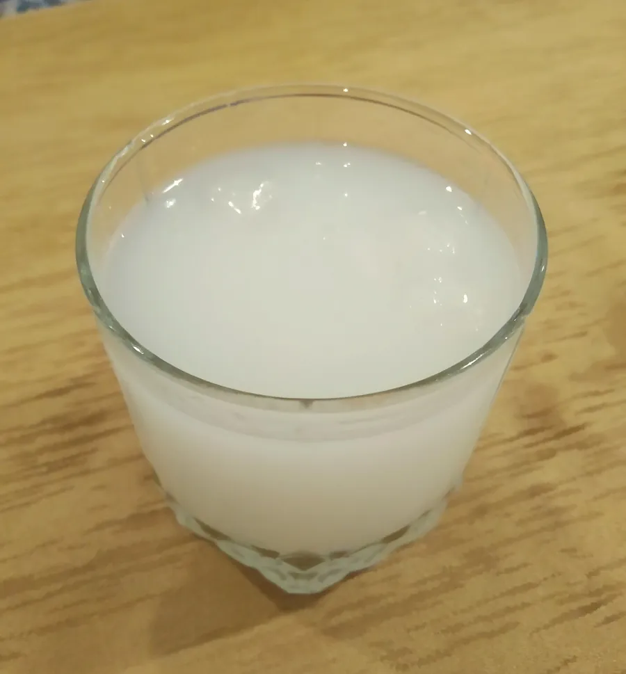 Arak with water and ice, Lebanon: the “sweat” that stayed home.