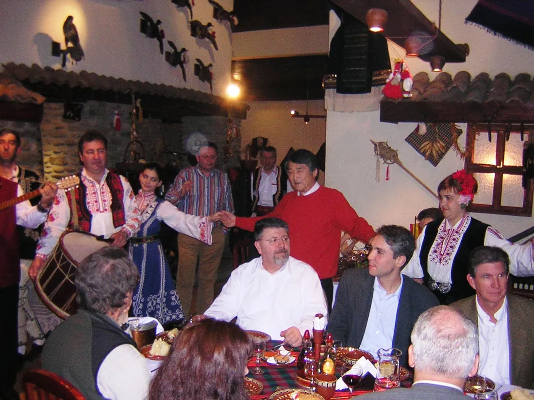 Dancing at a Balkan tavern: the heirs of Evliya's meyhanes.