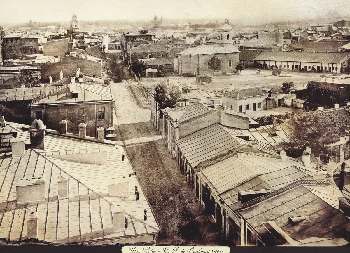 Acoperișurile caselor de pe Ulița Colței din București, văzute de sus în 1864