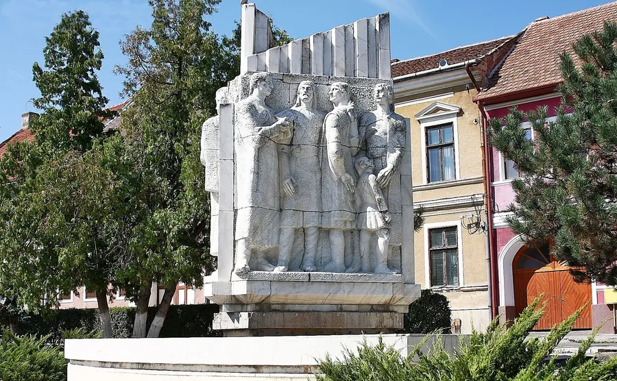 The Palia de la Orăștie monument