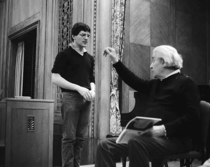 Sergiu Celibidache dând o lecție de dirijat la Institutul Curtis în 1984