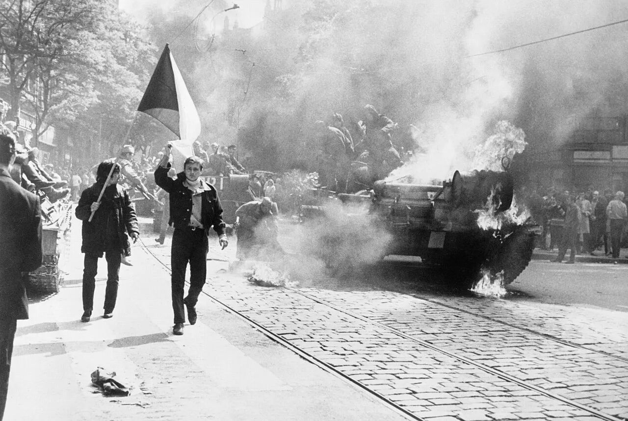 Blindate ale Pactului de la Varșovia la Praga, în 1968