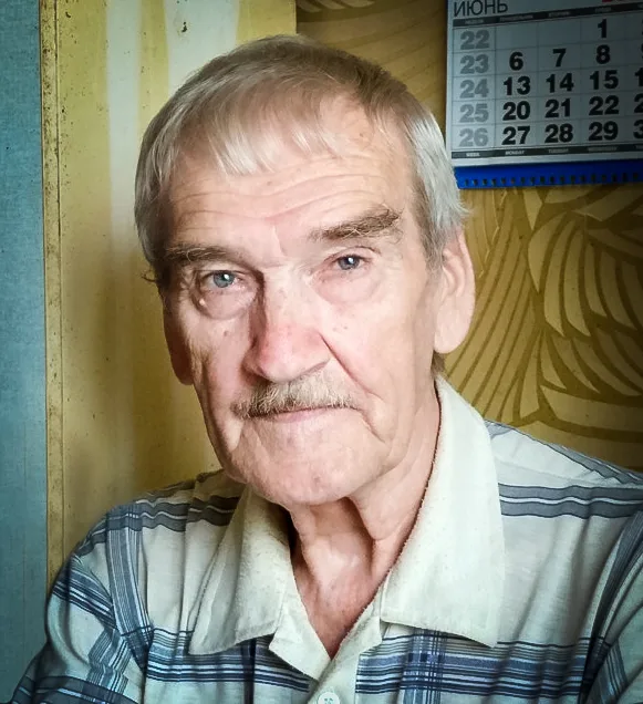 Stanislav Petrov în bucătăria apartamentului său din Friazino, iulie 2016.