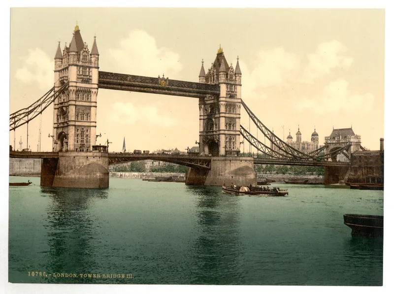 Tower Bridge closed, road traffic crossing