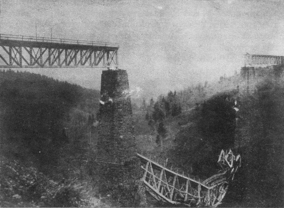 1916 — aruncat în aer în retragere