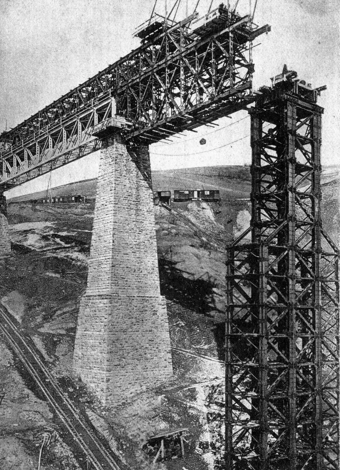 1916–1918 — refacerea, în fotografie de șantier