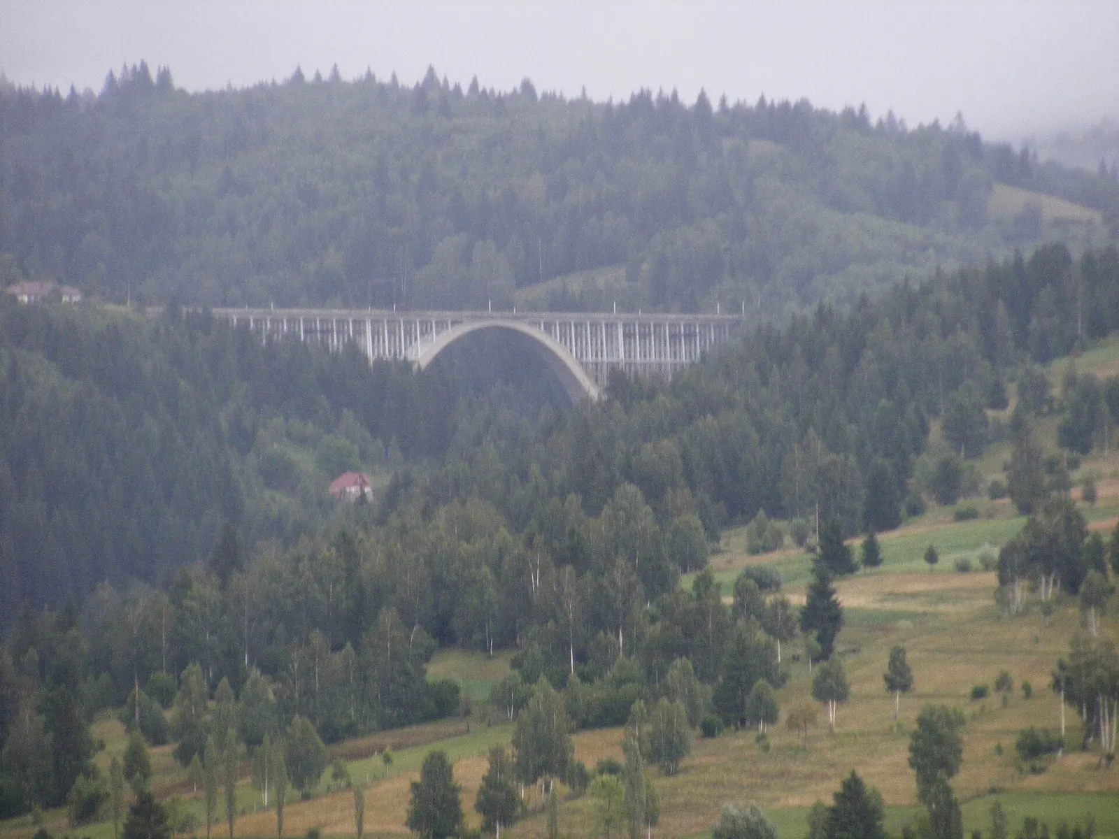Viaductul Caracău, văzut peste vale
