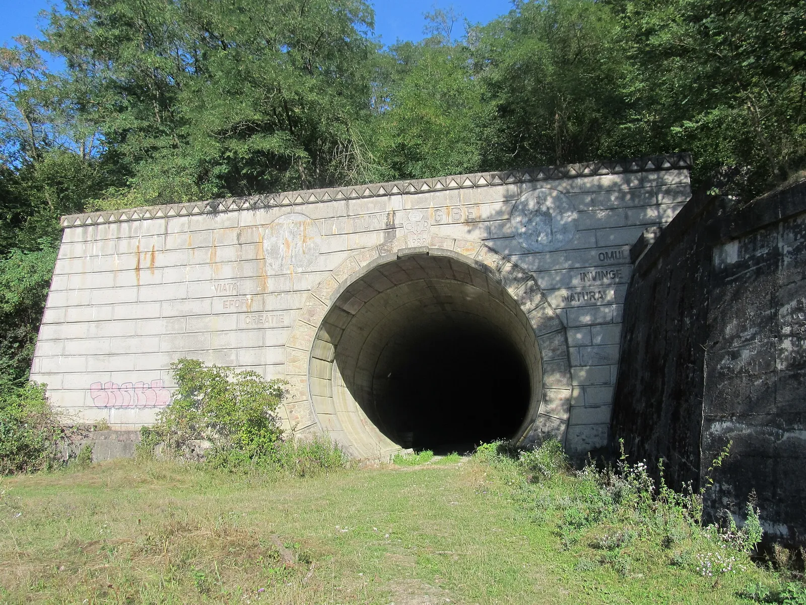 Tunelul Gibei, săpat și abandonat înainte de 1989