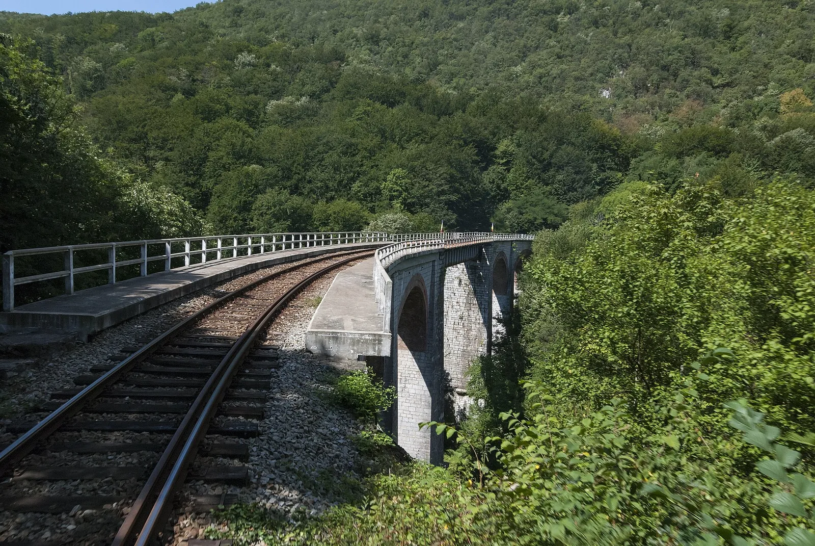 Viaductul Jitin, cel mai înalt de pe linie