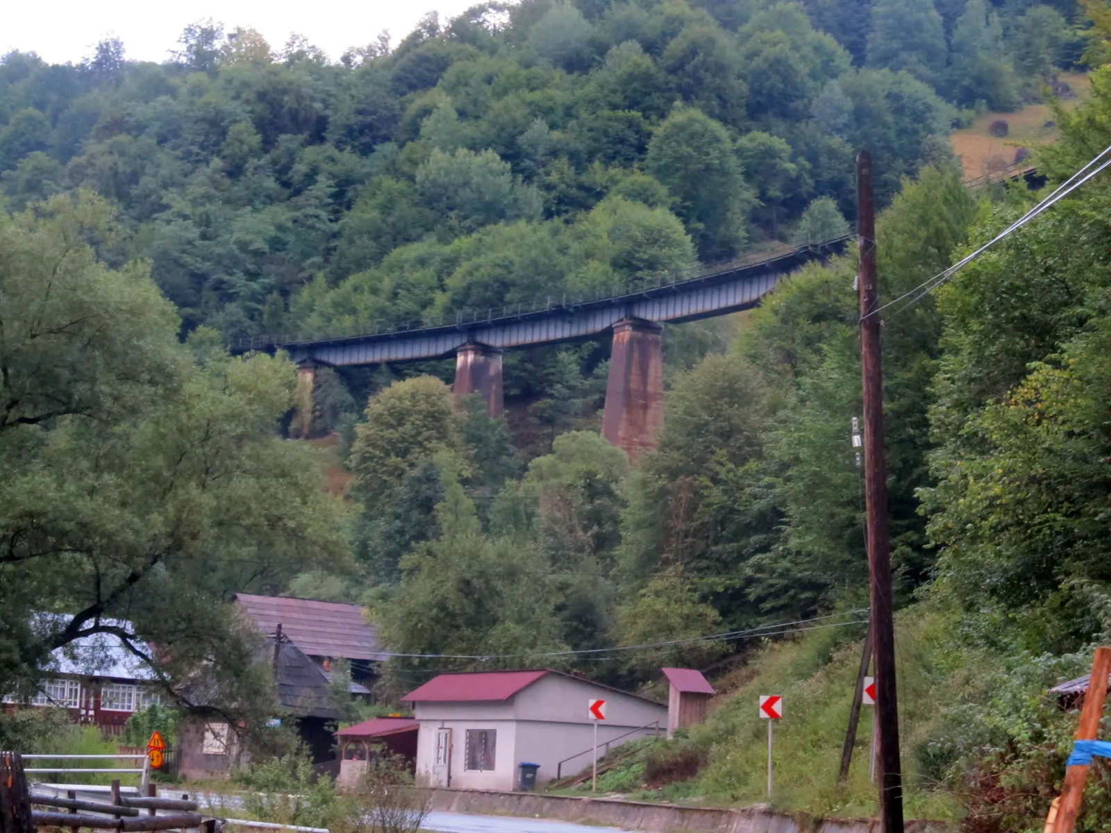 Unul dintre viaductele de la Romuli