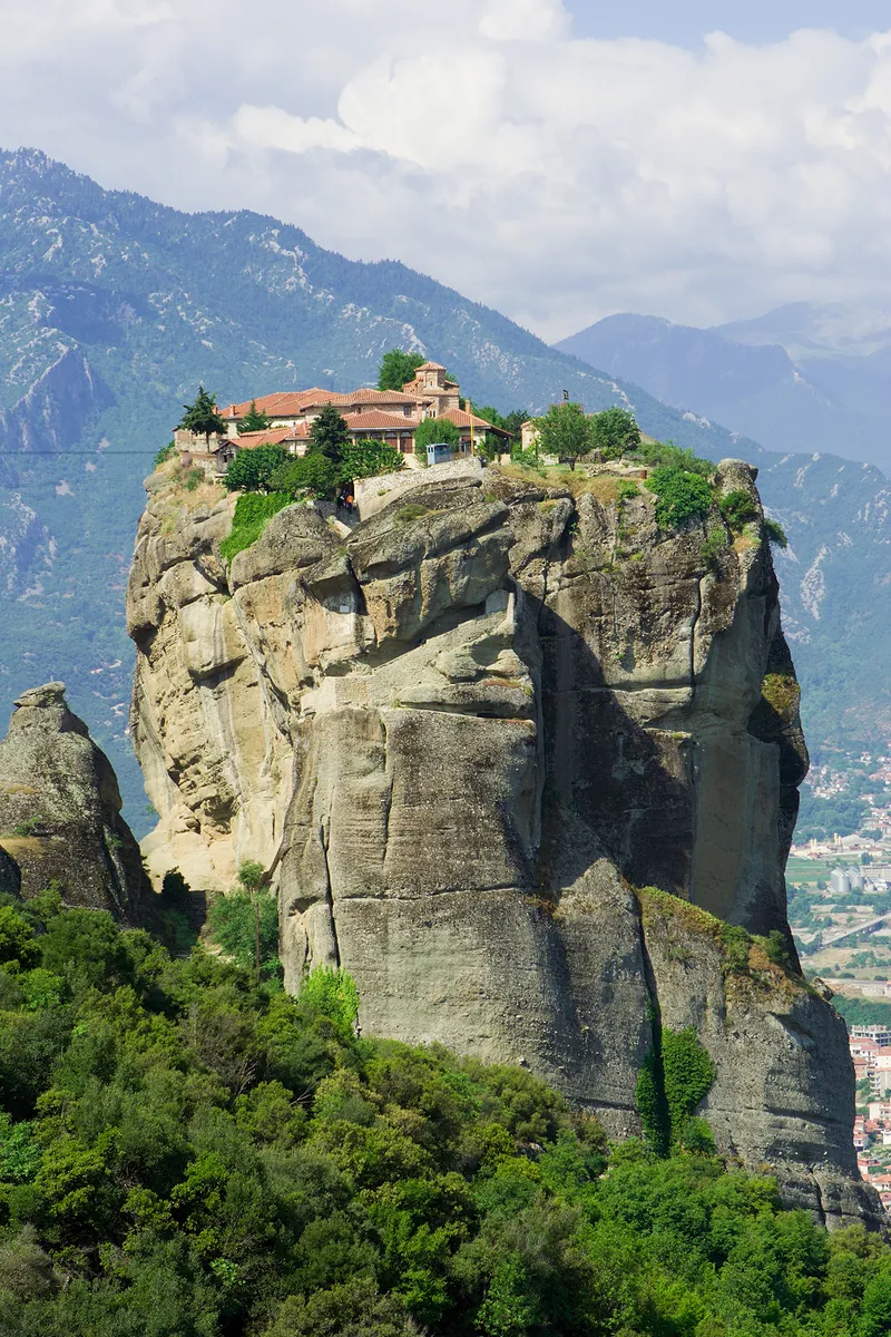 Meteora, Thessaly: stone above the land of the 1066 revolt.