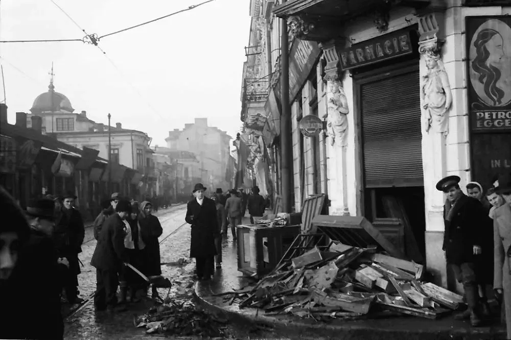 Calea Văcărești: a looted pharmacy, 24 January 1941
