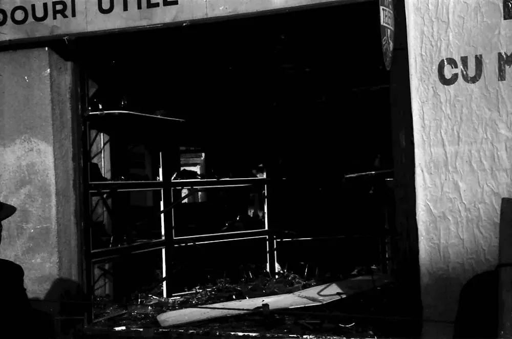Calea Văcărești: a looted glass and china shop, 21–23 January 1941