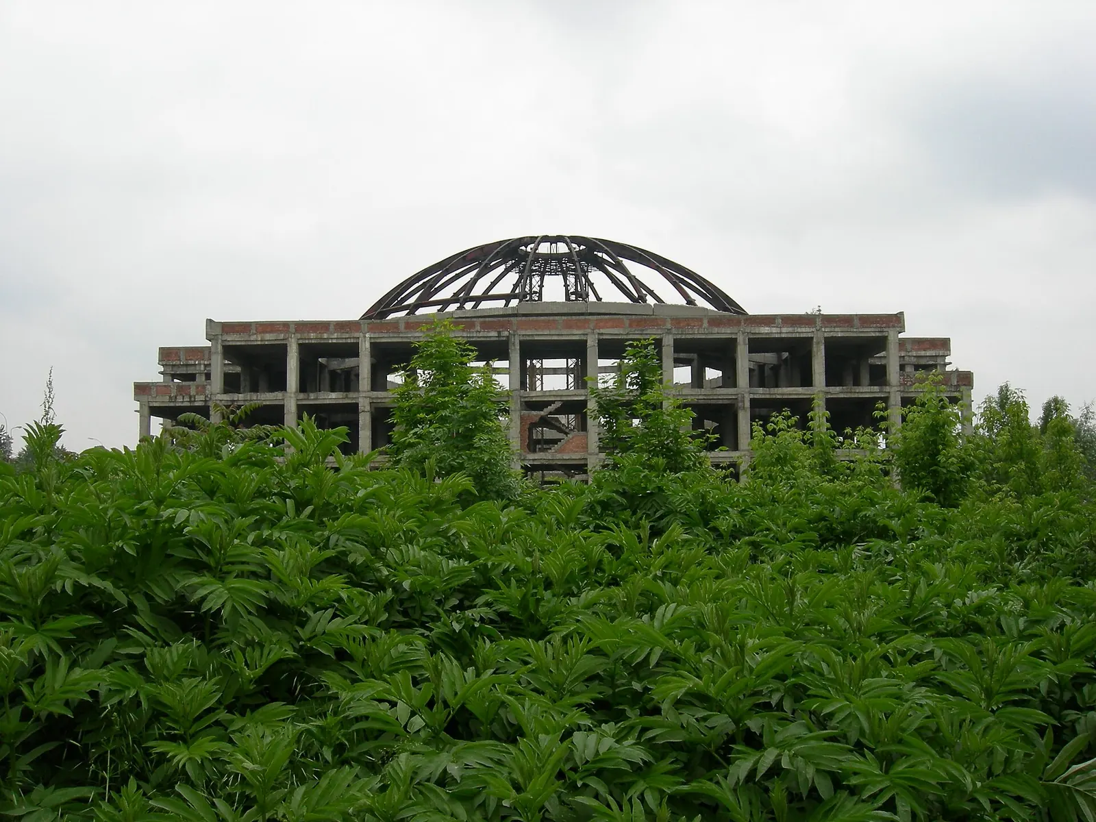 The unfinished hunger circus at Rahova in May 2006: a concrete frame and a steel dome. Liberty Center opened on the site in 2008